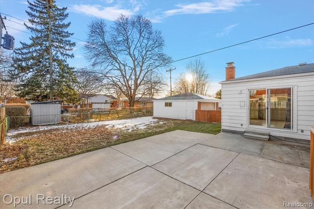 38731 Ann Arbor Trail, Livonia, MI 48150