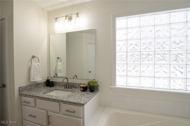 10344 Sudbury Circle NW, North Canton, OH 44720