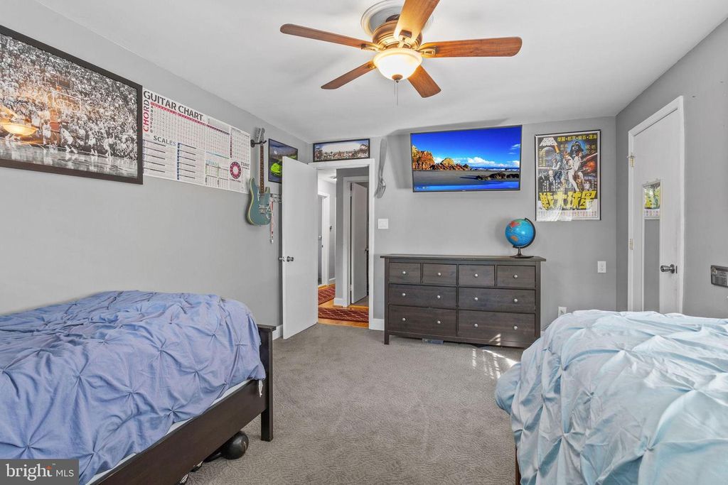 430 HIGHLAND DR, Moorestown, NJ 08057