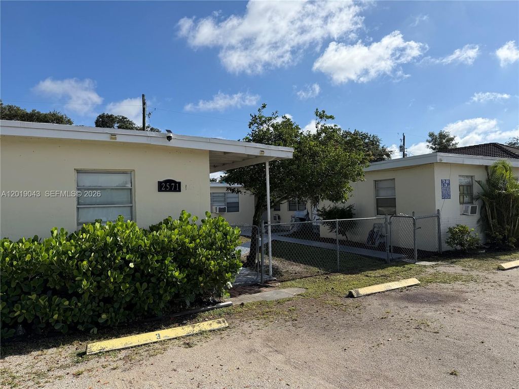2571 NW 13th Ct 3, Fort Lauderdale, FL 33311