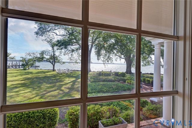 6454 Carmines Island Ln, Gloucester, VA 23072