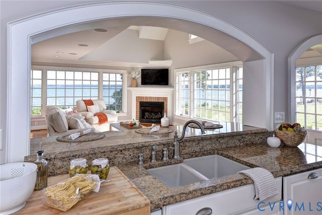 6454 Carmines Island Ln, Gloucester, VA 23072