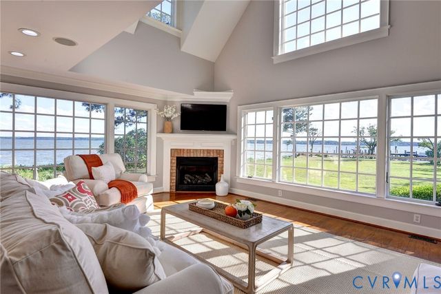 6454 Carmines Island Ln, Gloucester, VA 23072