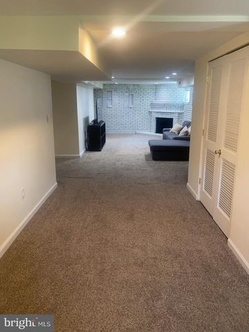 6215 AUTH RD, Suitland, MD 20746