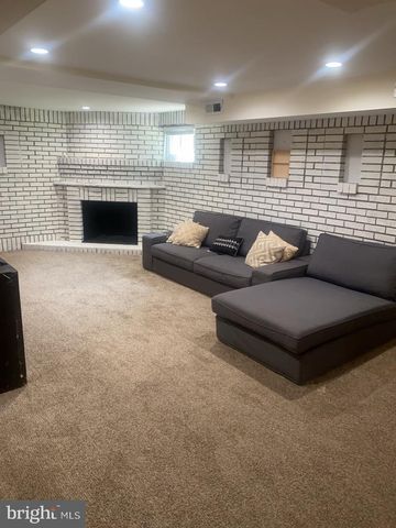 6215 AUTH RD, Suitland, MD 20746