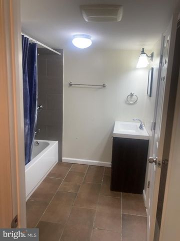 6215 AUTH RD, Suitland, MD 20746