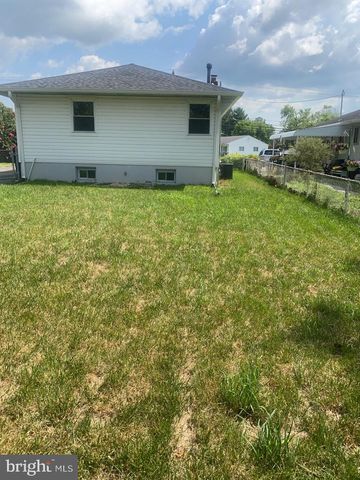 6215 AUTH RD, Suitland, MD 20746