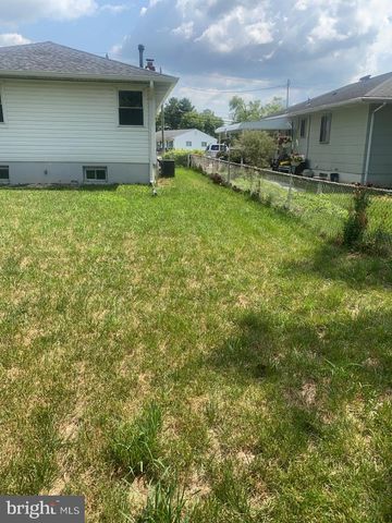 6215 AUTH RD, Suitland, MD 20746