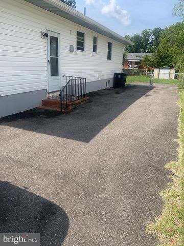 6215 AUTH RD, Suitland, MD 20746