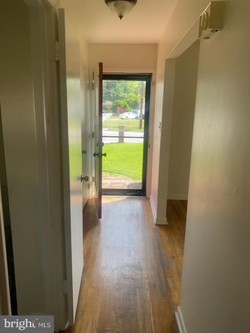 6215 AUTH RD, Suitland, MD 20746