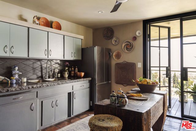 6190 Temple Hill Drive, Los Angeles, CA 90068