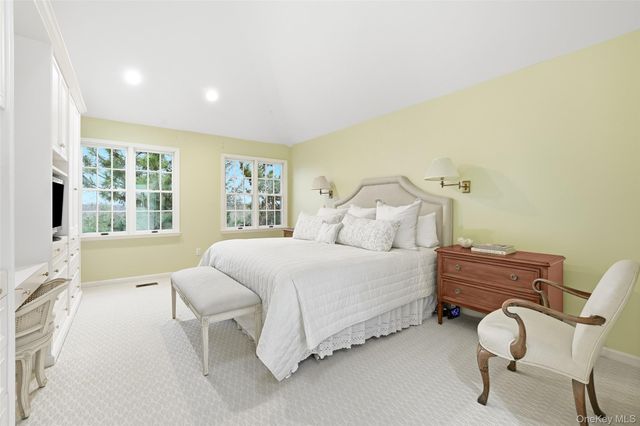 12 Brook Hills Circle, White Plains, NY 10605