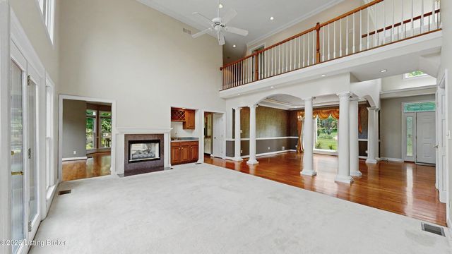 9319 Springbrooke Cir, Louisville, KY 40241