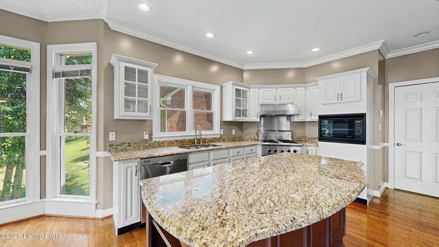 9319 Springbrooke Cir, Louisville, KY 40241