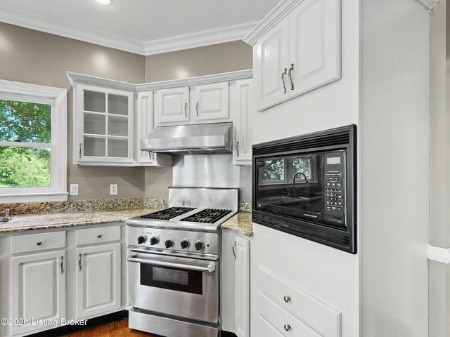 9319 Springbrooke Cir, Louisville, KY 40241