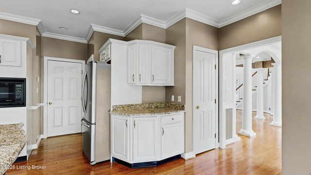 9319 Springbrooke Cir, Louisville, KY 40241