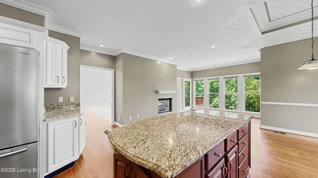 9319 Springbrooke Cir, Louisville, KY 40241