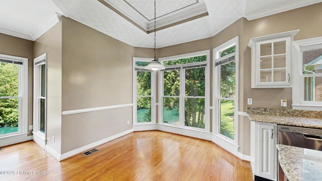 9319 Springbrooke Cir, Louisville, KY 40241