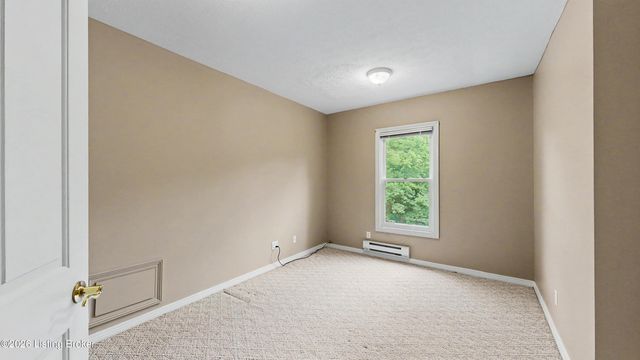 9319 Springbrooke Cir, Louisville, KY 40241