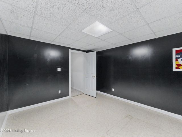9319 Springbrooke Cir, Louisville, KY 40241