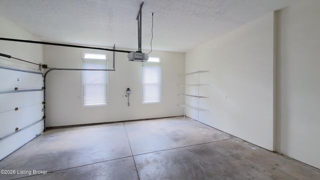 9319 Springbrooke Cir, Louisville, KY 40241