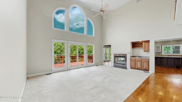 9319 Springbrooke Cir, Louisville, KY 40241