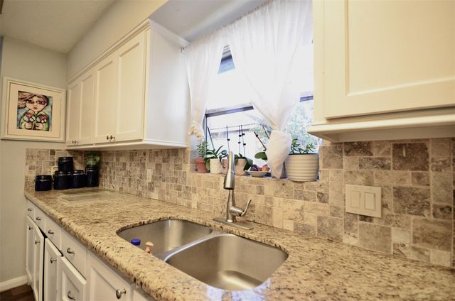 5855 S Braeswood Boulevard SW, Houston, TX 77096