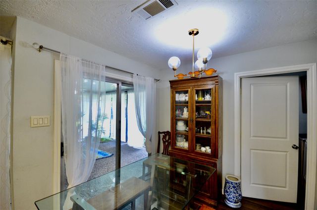 5855 S Braeswood Boulevard SW, Houston, TX 77096