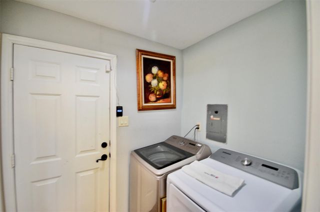 5855 S Braeswood Boulevard SW, Houston, TX 77096