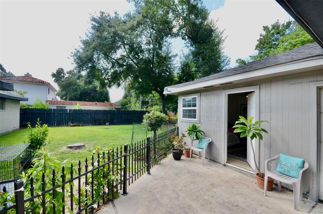 5855 S Braeswood Boulevard SW, Houston, TX 77096