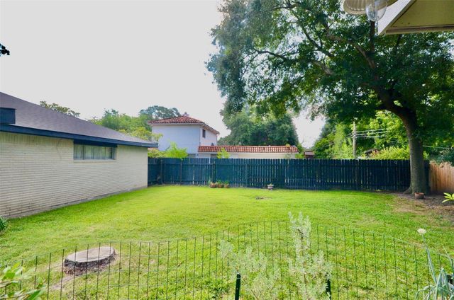 5855 S Braeswood Boulevard SW, Houston, TX 77096