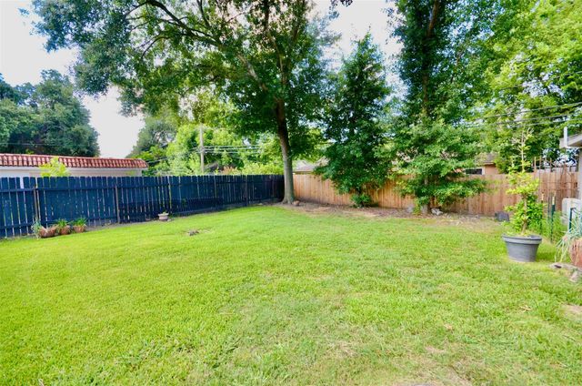 5855 S Braeswood Boulevard SW, Houston, TX 77096