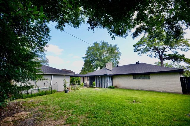 5855 S Braeswood Boulevard SW, Houston, TX 77096