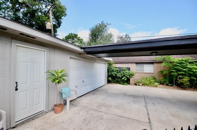 5855 S Braeswood Boulevard SW, Houston, TX 77096