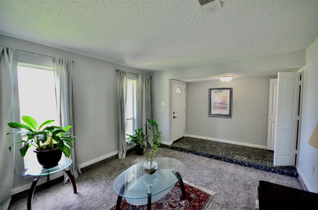 5855 S Braeswood Boulevard SW, Houston, TX 77096