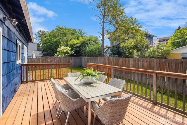 127 NE 56th Street, Seattle, WA 98105
