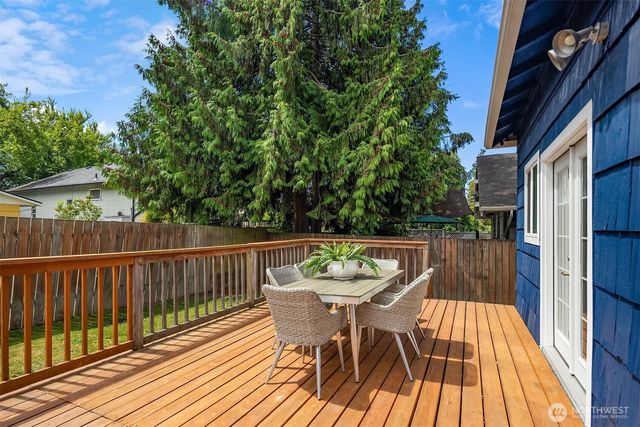127 NE 56th Street, Seattle, WA 98105