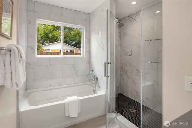 127 NE 56th Street, Seattle, WA 98105