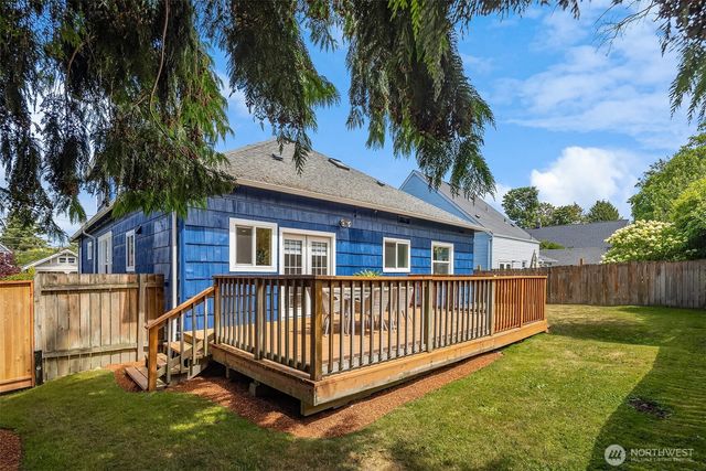 127 NE 56th Street, Seattle, WA 98105