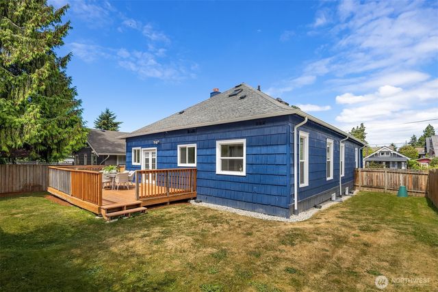 127 NE 56th Street, Seattle, WA 98105