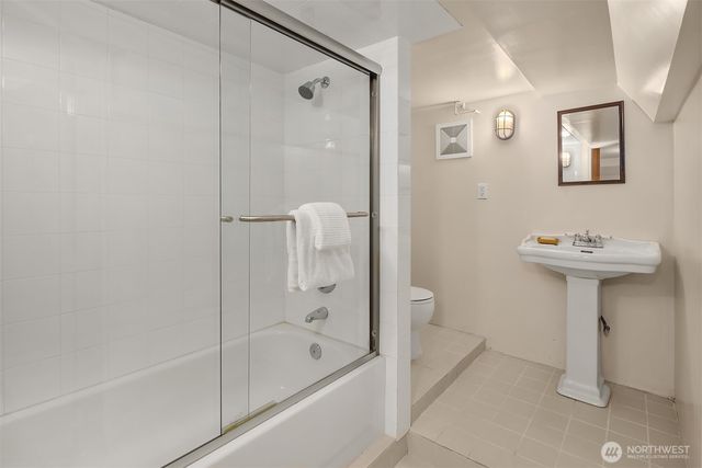 127 NE 56th Street, Seattle, WA 98105