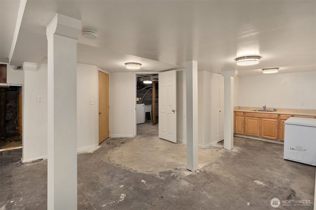 127 NE 56th Street, Seattle, WA 98105