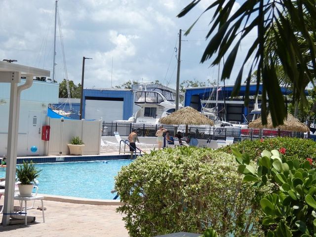 4908 38TH WAY S 303, St Petersburg, FL 33711