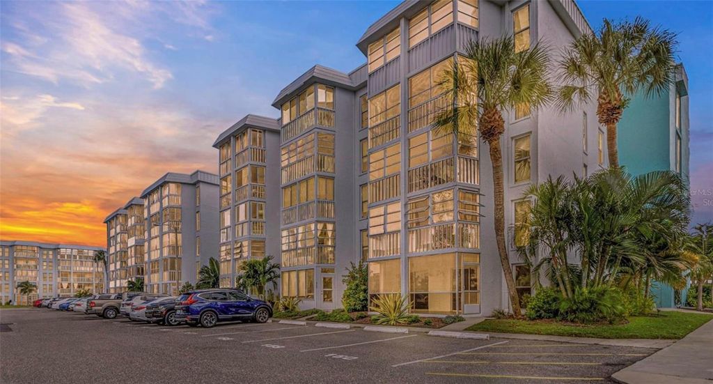 4908 38TH WAY S 303, St Petersburg, FL 33711
