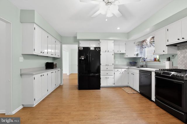 813 MOCKINGBIRD LN, Norristown, PA 19403