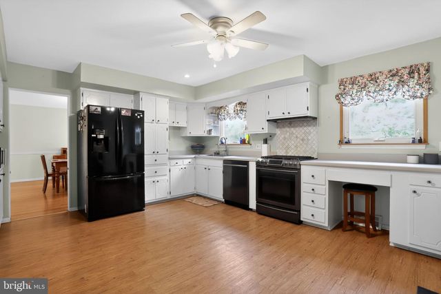 813 MOCKINGBIRD LN, Norristown, PA 19403