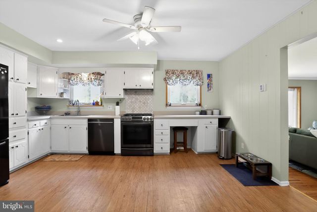 813 MOCKINGBIRD LN, Norristown, PA 19403