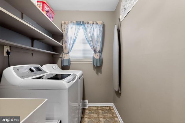 813 MOCKINGBIRD LN, Norristown, PA 19403