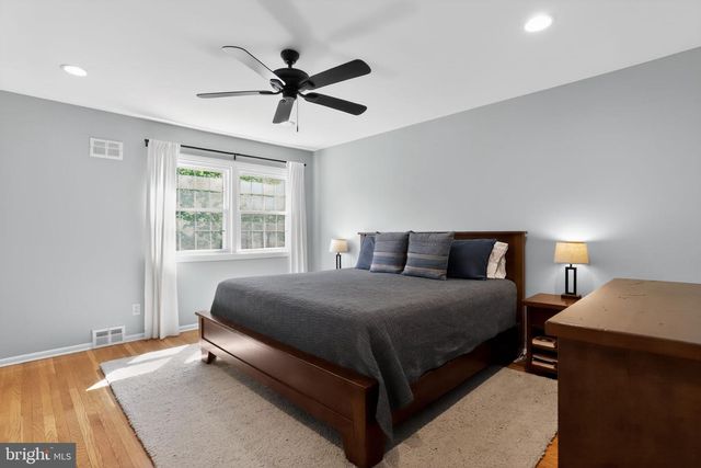 813 MOCKINGBIRD LN, Norristown, PA 19403