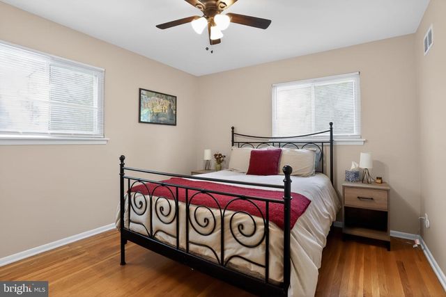 813 MOCKINGBIRD LN, Norristown, PA 19403